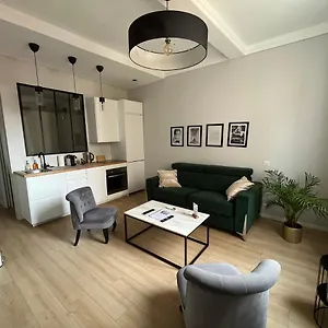 Apartment Nouveau Loft: Vieille-ville, Musee Picasso, Marche, Antibes