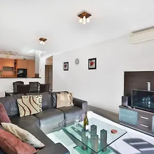 Apartment Charming Two-bedroom With Balcony And Garage By The Marina, Antibes